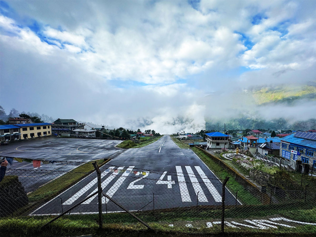 everest lukla flight