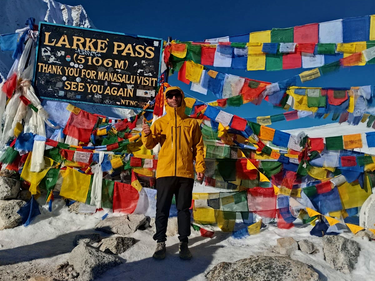 manaslu circuit larke pass