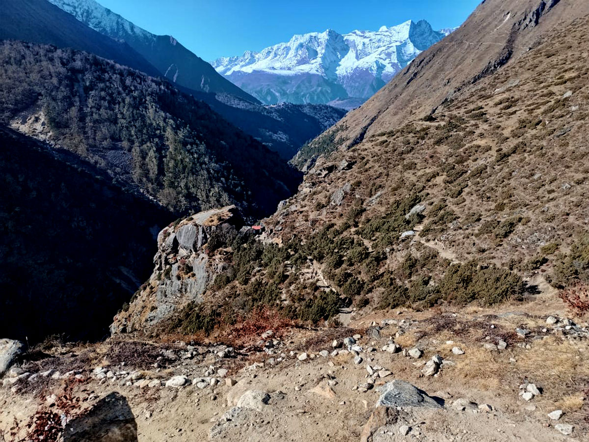 mt everest view in autumn