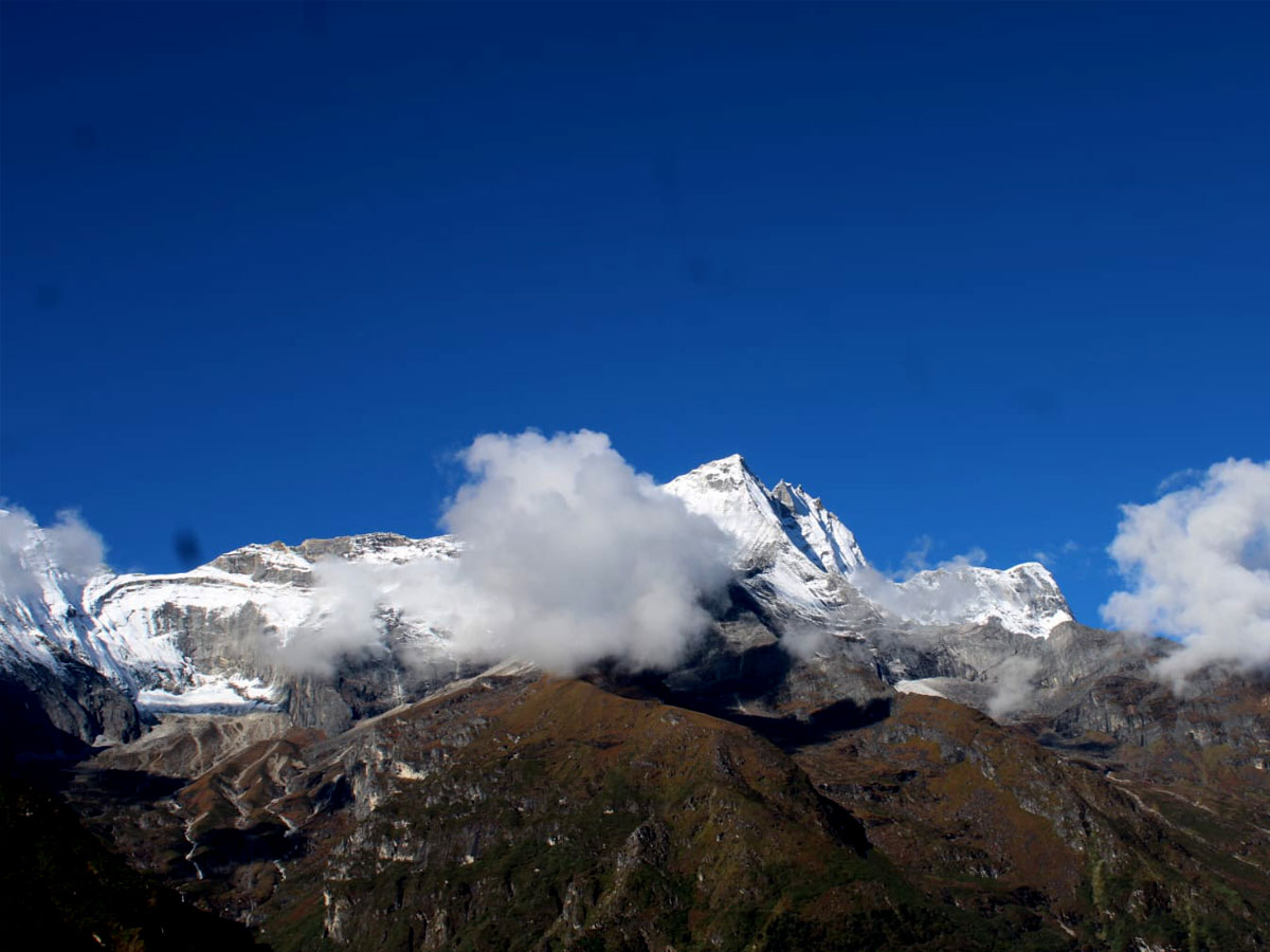 trek to everest base camp in spring