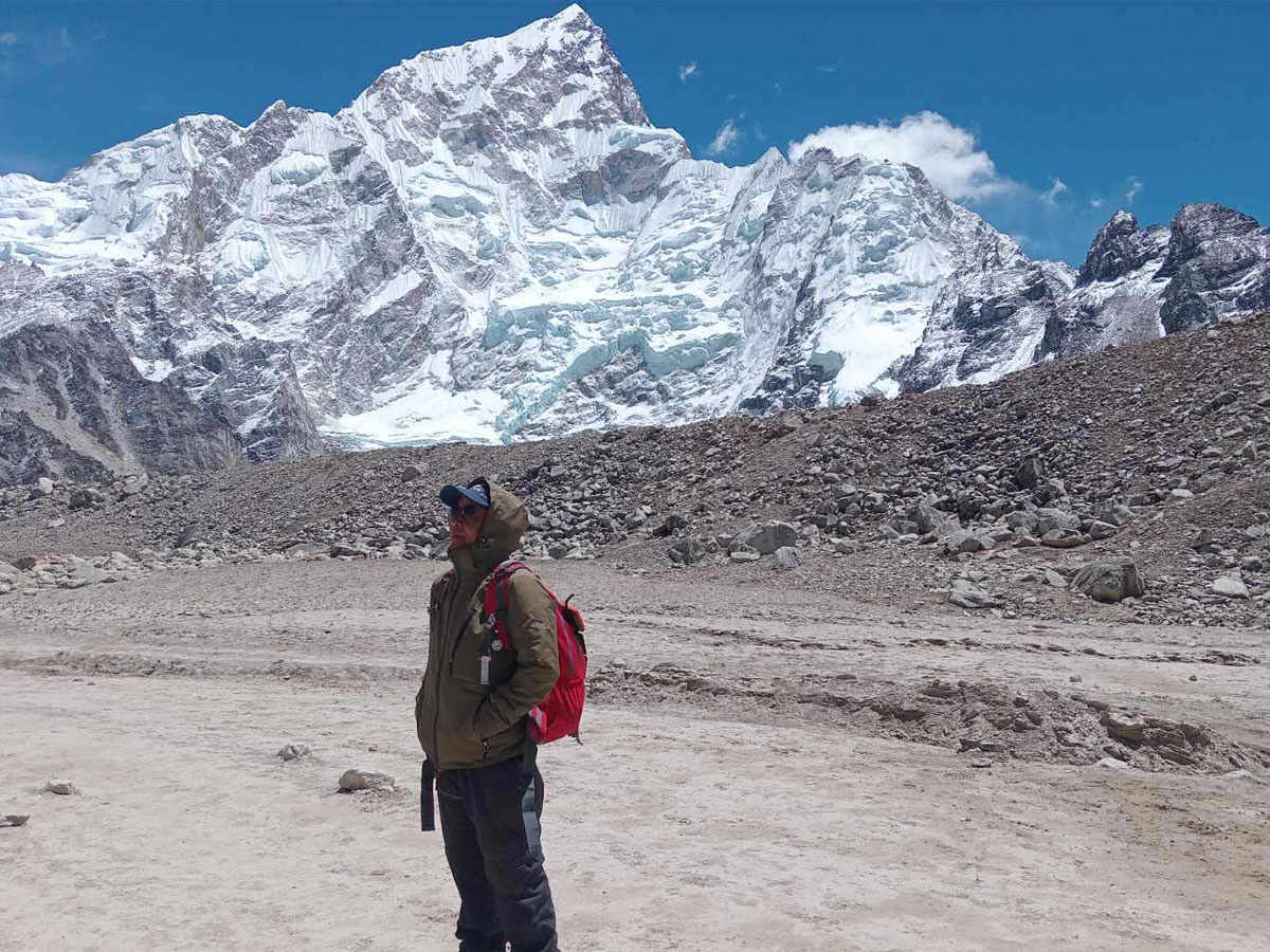 trekking in everest region during spring season
