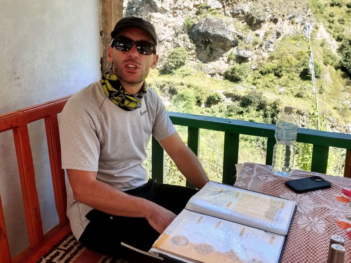 solo manaslu trek