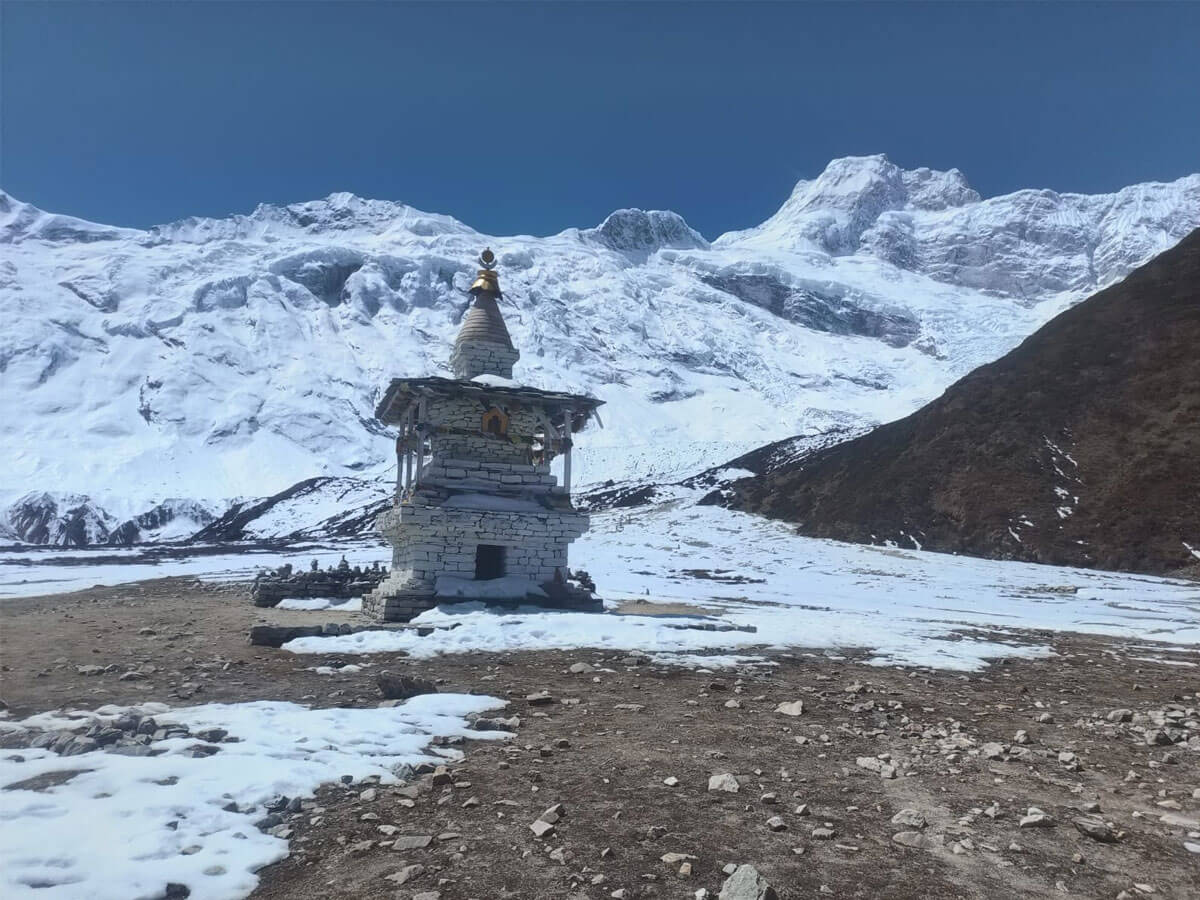 trek from shyala to samagaon