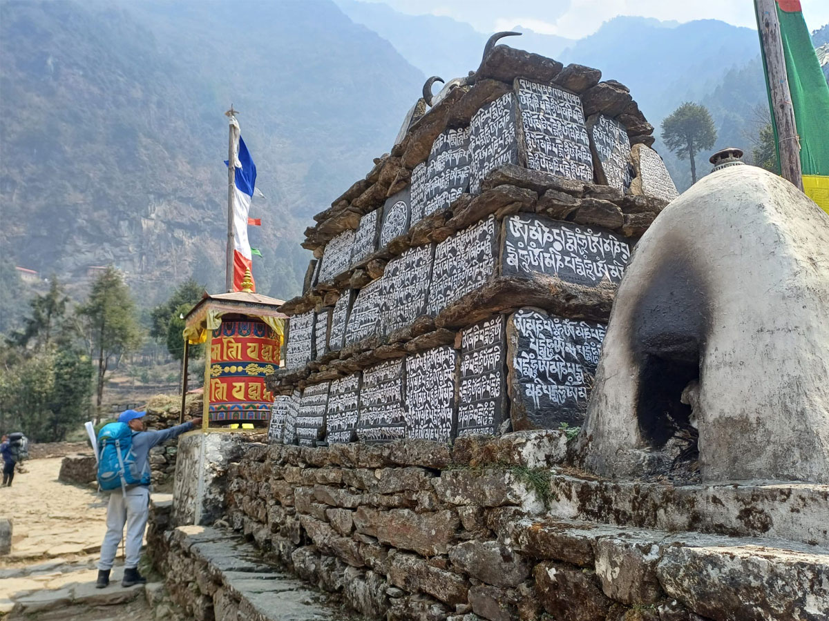 mani wall of everest region